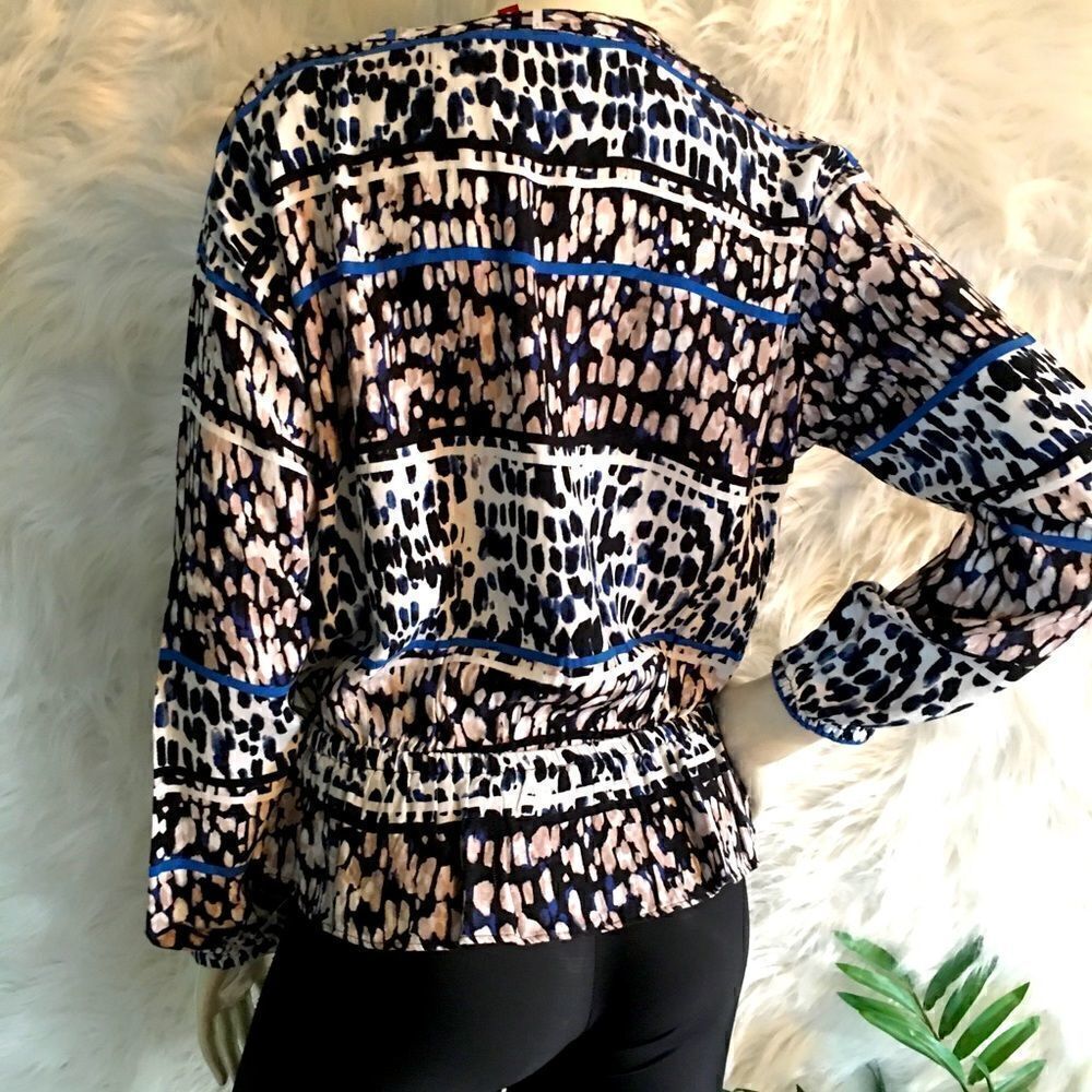 J.Lo Oversized Rayon ruffle bottom top - Picture 5 of 9